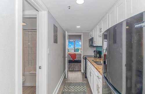 Calabash Condominio | Beach'n 1BR Ocean Front Condo Arcades Fireplace