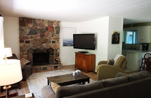 Grand Bend Casa | Beach O Pines - Black Bear Cabin