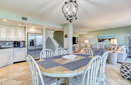 Fernandina Beach Condominio | BEACH,OCEAN FRONT, Amelia Island FL, 2BR/2BTH ,SEE WAVES CRASHING, PET APPROVAL