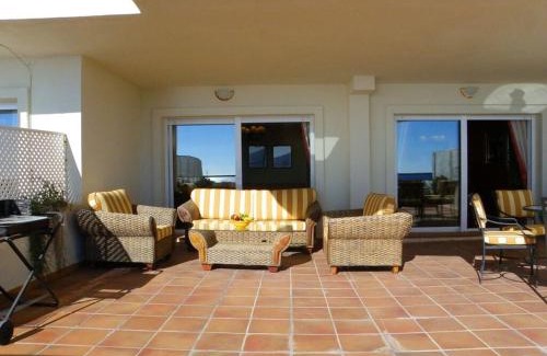 Buenas Noches Casa | Beach Penthouse Bermuda Beach 3