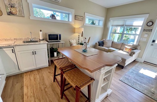 North Carolina Coast Apartamento | Beach Pkg/Private Garden Apt/Patio/Bikes/Beach Equip -SAVE On Parking & Rentals