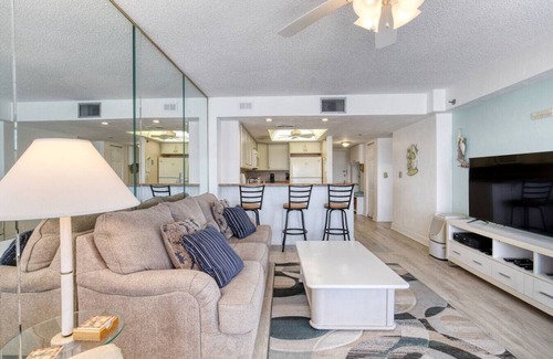 Daytona Beach Shores Apartamento | Beach Please! Pool + Balcony Ocean Views