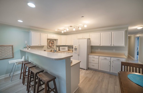 Long Beach Condominio | BEACH PLEASE │ 2BR/2BA w/ 2 K in the heart of OKI!