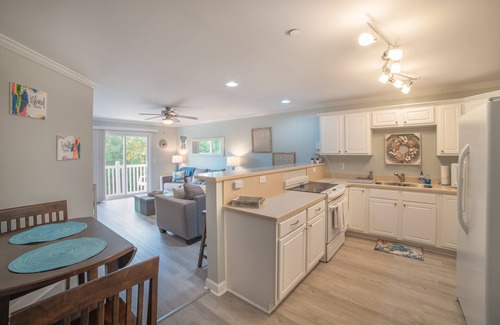 Long Beach Condominio | BEACH PLEASE │ 2BR/2BA w/ 2 K in the heart of OKI!
