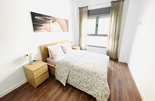 Aiora Apartamento | BEACH PORT FLAT WITH GARAGE, POOL & GYM IN VALENCIA!