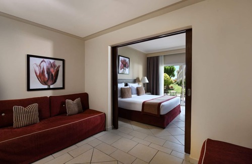 Sharm El Sheikh Hotel | Beach Retreat: 2 Rooms, 12 Pools, Waterslides, Spa, Kids’ Club, Games & Dining