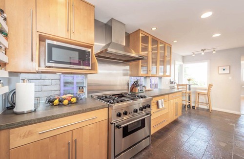 Del Mar Heights Casa | Beach Resort Home w/Ocean Views + Jacuzzi & Sauna!