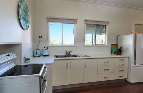 Bargara Casa | Beach Shack On 115 Esplanade