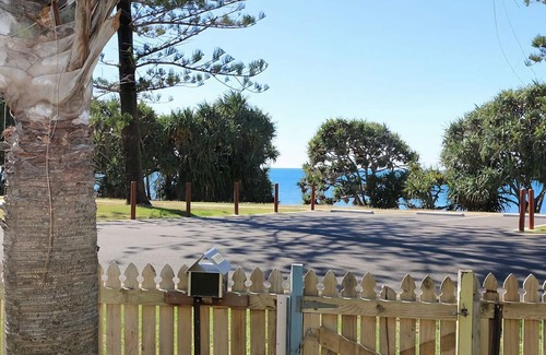 Bargara Casa | Beach Shack On 115 Esplanade