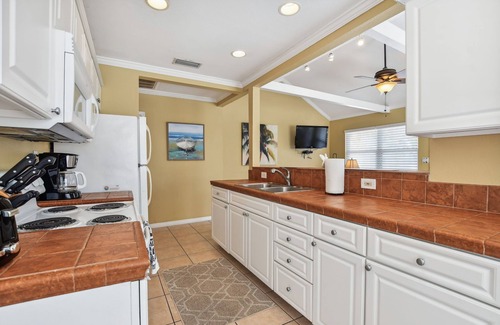 Clearwater Beach Casa | Beach Side Cottage 20 / Walk to the beach!