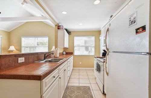 Clearwater Beach Casa | Beach Side Cottage 20 / Walk to the beach!