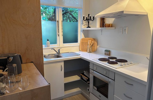 Paraparaumu Casa | Beach side home + Separate apartment Raumati South