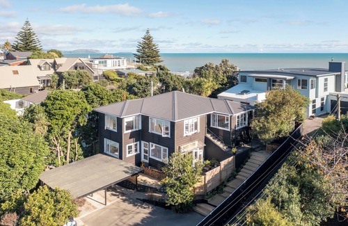 Paraparaumu Casa | Beach side home + Separate apartment Raumati South
