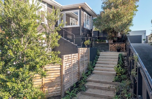 Paraparaumu Casa | Beach side home + Separate apartment Raumati South
