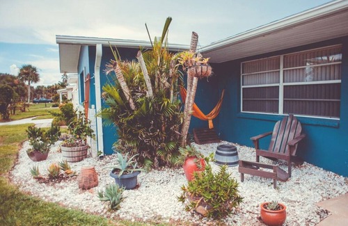 Ocean Spray Estates Casa | Beach-side home. lounge Pool, sleeps 8, walk to the beach!