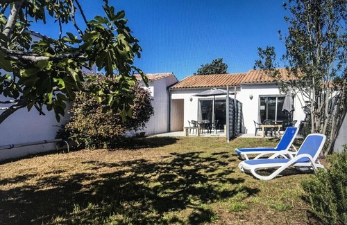 Rivedoux-Plage Casa | Beach side location Petit Plage 1 minute walk to beach ,centre de village
