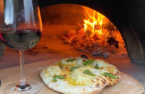 Stanmore Bay Casa | Beach, Spa, Pizza, Repeat.