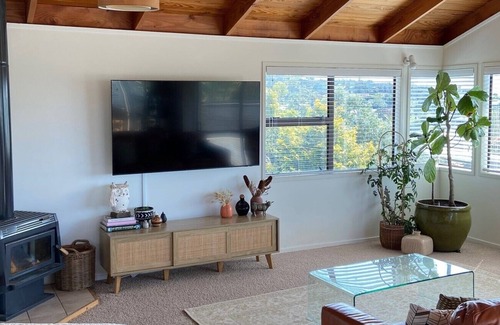 Stanmore Bay Casa | Beach, Spa, Pizza, Repeat.