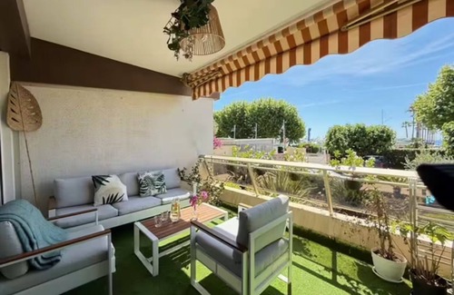 Golfe Juan Apartamento | Beach Studio in Golfe-Juan with Sea View, Parking near Cannes, Antibes, ports