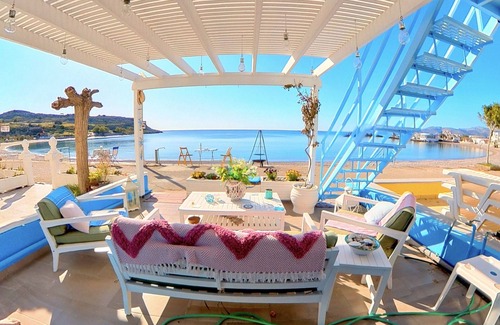 Haraki Apartamento | Beach Studio - Sleeps 2 & Private Ocean Terrace