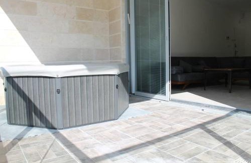 Ashkelon Apartamento | Beach Suite Israel- Private Jacuzzi, Sea View, Marina Front, 3 Bedrooms ביץ סוייט ישראל- ג'קוזי פרטי עם נוף על המרינה 3 חדרי שינה