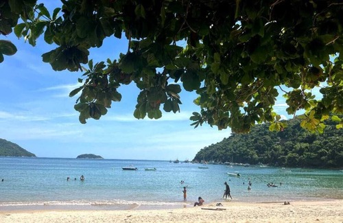 Camorim Apartamento | BEACH SUITE ROOM PROVETÁ ILHA GRANDE, JUST A FEW STEPS FROM THE SAND.