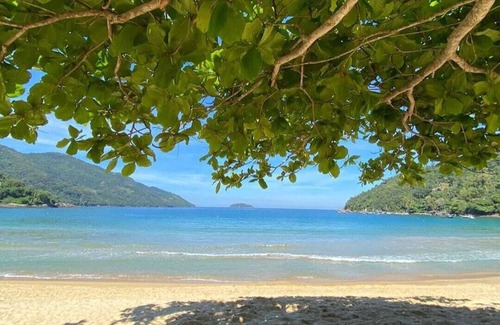 Camorim Apartamento | BEACH SUITE ROOM PROVETÁ ILHA GRANDE, JUST A FEW STEPS FROM THE SAND.