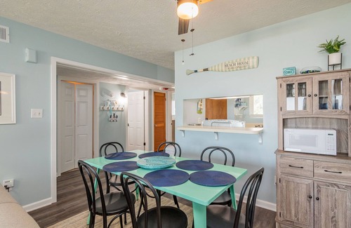 Caswell Beach Condominio | Beach Therapy: Oceanfront Condo with Seasonal Community Pool