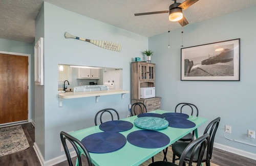 Caswell Beach Condominio | Beach Therapy: Oceanfront Condo with Seasonal Community Pool