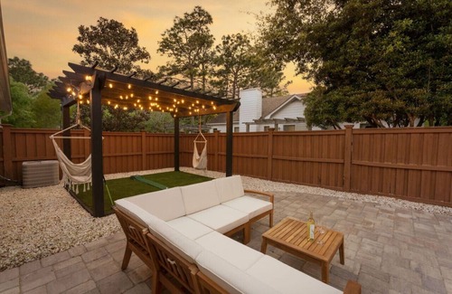 Wilmington Apartamento | Beach Time! w/ King Beds, Pool, Fire Pit, & Tennis