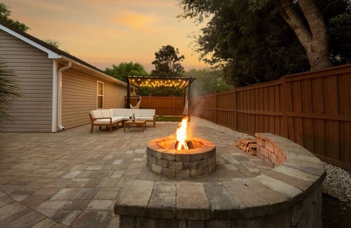 Wilmington Apartamento | Beach Time! w/ King Beds, Pool, Fire Pit, & Tennis