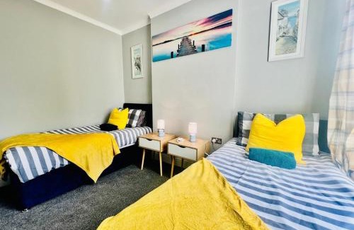 Westcliff-on-Sea Apartamento | Beach Vibes in Southend-On-Sea for contractors, workers by Artisan Stays I Weekly or Monthly Stay Offer I Free Parking I Sleeps 5