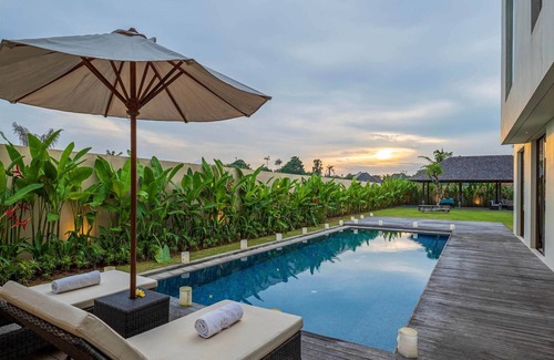 Ketewel Villa | Beach View 3 Bedrooms Brand New Stylish Private Pool Villa With Lawn & Gazebo
