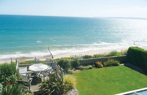 Southbourne Casa | Beach View, ocupa una posición impresionante frente al mar en Southbourne, una ubicación privilegiada con hermosos paisajes costeros. Aprenda más sobre esta casa de vacaciones aquí.