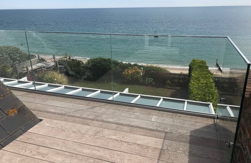 Southbourne Casa | Beach View, ocupa una posición impresionante frente al mar en Southbourne, una ubicación privilegiada con hermosos paisajes costeros. Aprenda más sobre esta casa de vacaciones aquí.