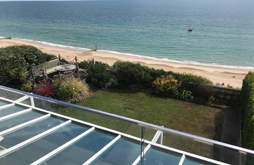 Southbourne Casa | Beach View, ocupa una posición impresionante frente al mar en Southbourne, una ubicación privilegiada con hermosos paisajes costeros. Aprenda más sobre esta casa de vacaciones aquí.