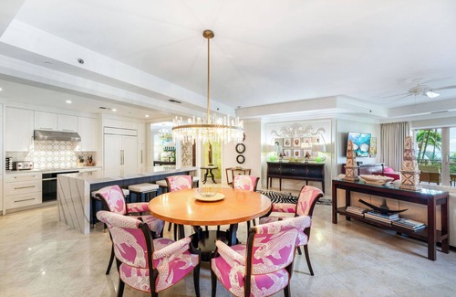 Seven Mile Beach Condominio | Beach view condo with bunk beds overlooking 7Mile Beach at The Ritz-Carlton