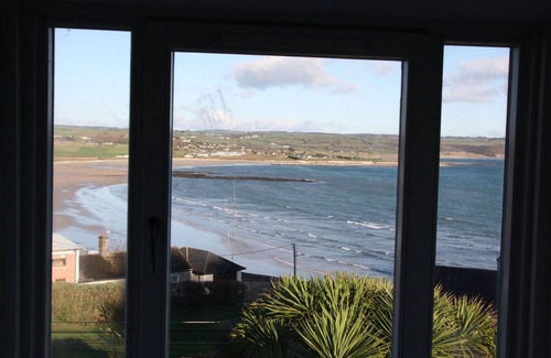 Ardmore Casa | Beach view, period house, contemporary fitout in historic, fishing village