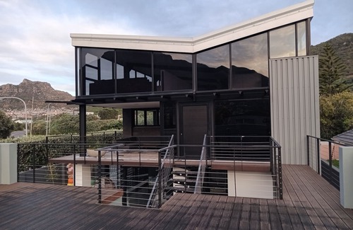Hout Bay Villa | Beach villa with breathtaking views of mountains and sea