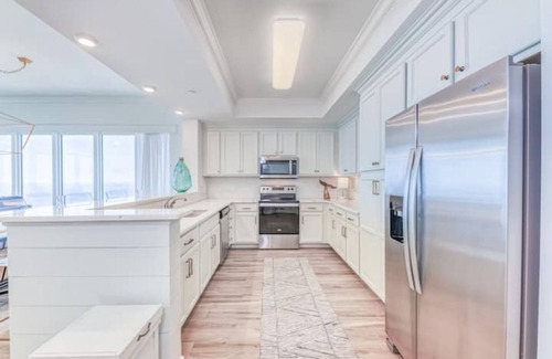 Orange Beach Condominio | Beach w/Luxury! 4BR/3BA Condo in OBA w/ Lazy River & dining in walking distance