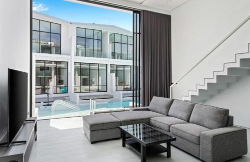 Chaiya Casa | Beach Walk Condo 3br in Replay residence
