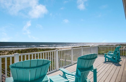 Yaupon Beach Casa | Beach Walkers by Oak Island Accommodations