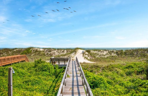 Yaupon Beach Casa | Beach Walkers by Oak Island Accommodations