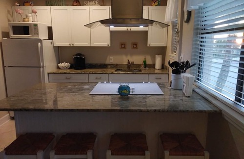 St. Pete Beach Condominio | St. Pete Beach (3 ° en EE. UU.) CONDO 1999 Mo / 899 Wk. VISTA AL AGUA + AL LADO DE LA PISCINA. NO FUMADORES