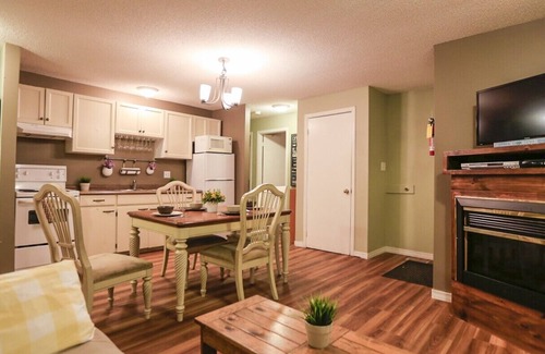 Wasaga Beach Cabaña | Riverfront Cottage 1 - Wasaga Beach