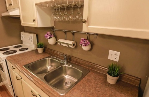 Wasaga Beach Cabaña | Riverfront Cottage 1 - Wasaga Beach