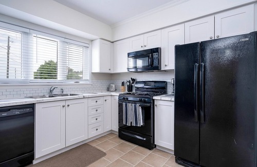 Wasaga Beach Casa | Beach1 Waterfront Stunning Views