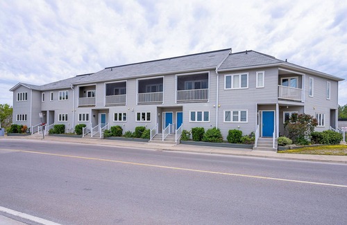 Wasaga Beach Casa | Beach1 Waterfront Stunning Views