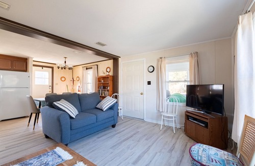 Brigands' Bay Casa | Beacham Cottage | Canalfront | Frisco | Sleeps 6