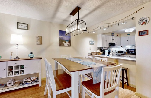 Rehoboth Beach Condominio | Beachaven pet friendly condo w/community pool, patio, close to restaurants
